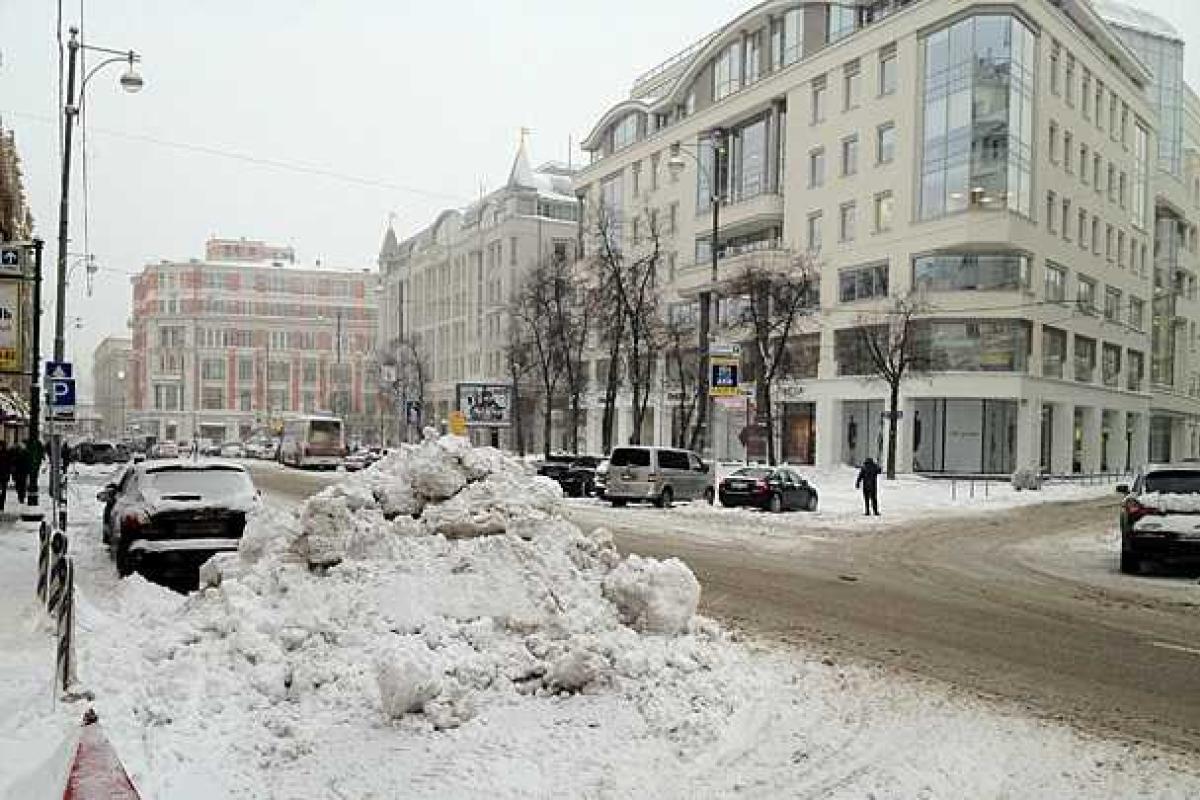 Москва парализована: из-за сильного снегопада много аварий, пробки на дорогах и отмена авиарейсов Москва парализована: из-за сильного снегопада много аварий, пробки на дорогах и отмена авиарейсов