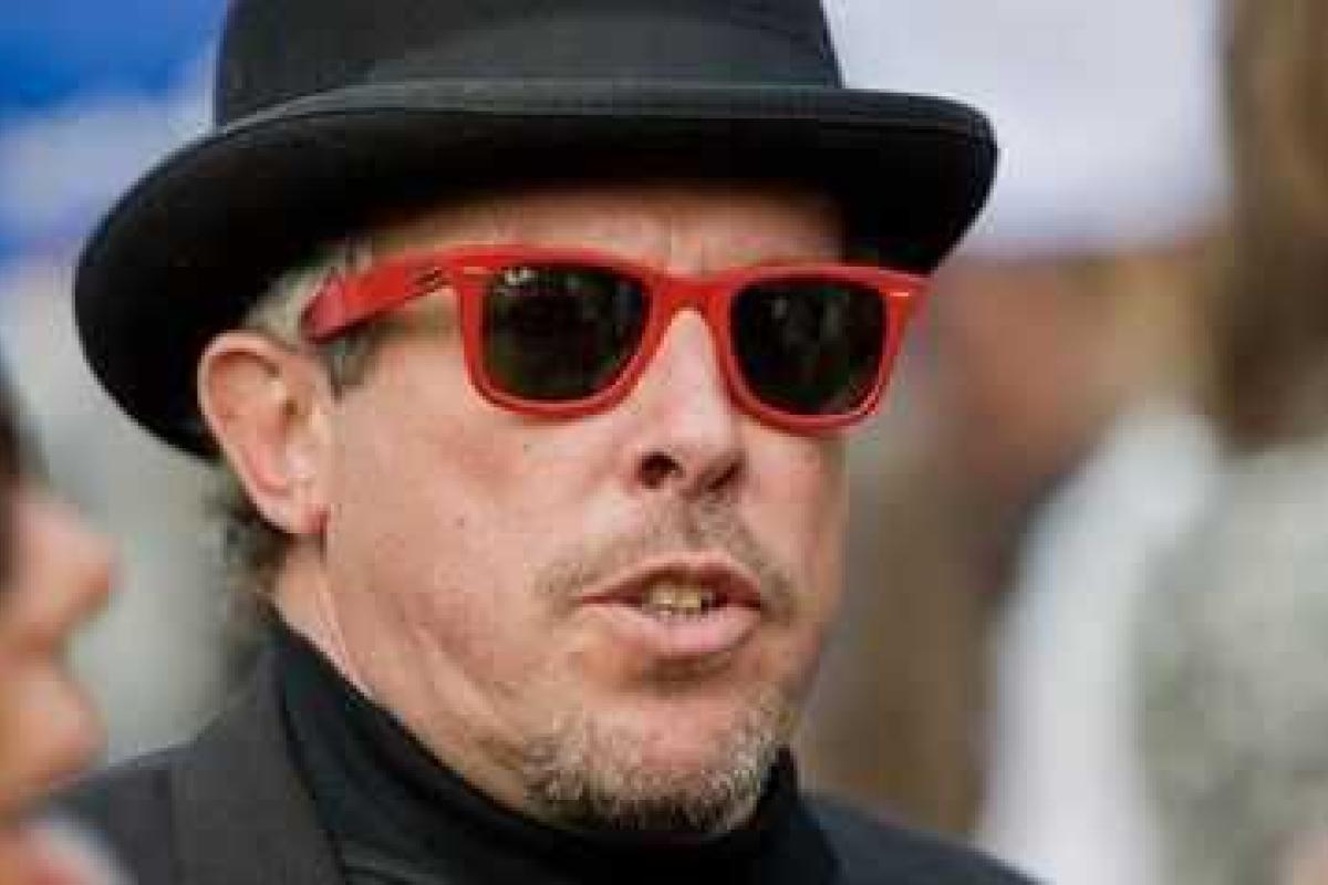 Макаревич рассказал, как он относится к карикатурам Charlie Hebdo, посвященным крушению А-321