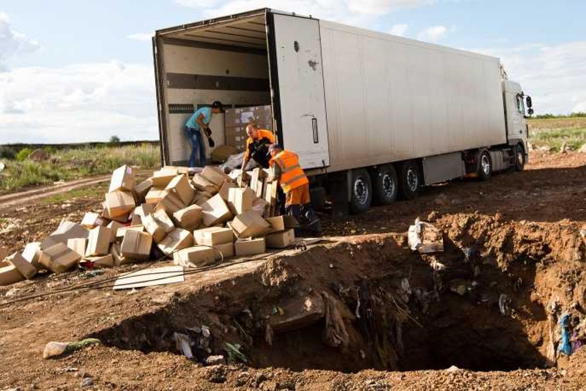 Российский оппозиционер: пока мы давим импортные продукты, цены в магазинах летят в заоблачную даль