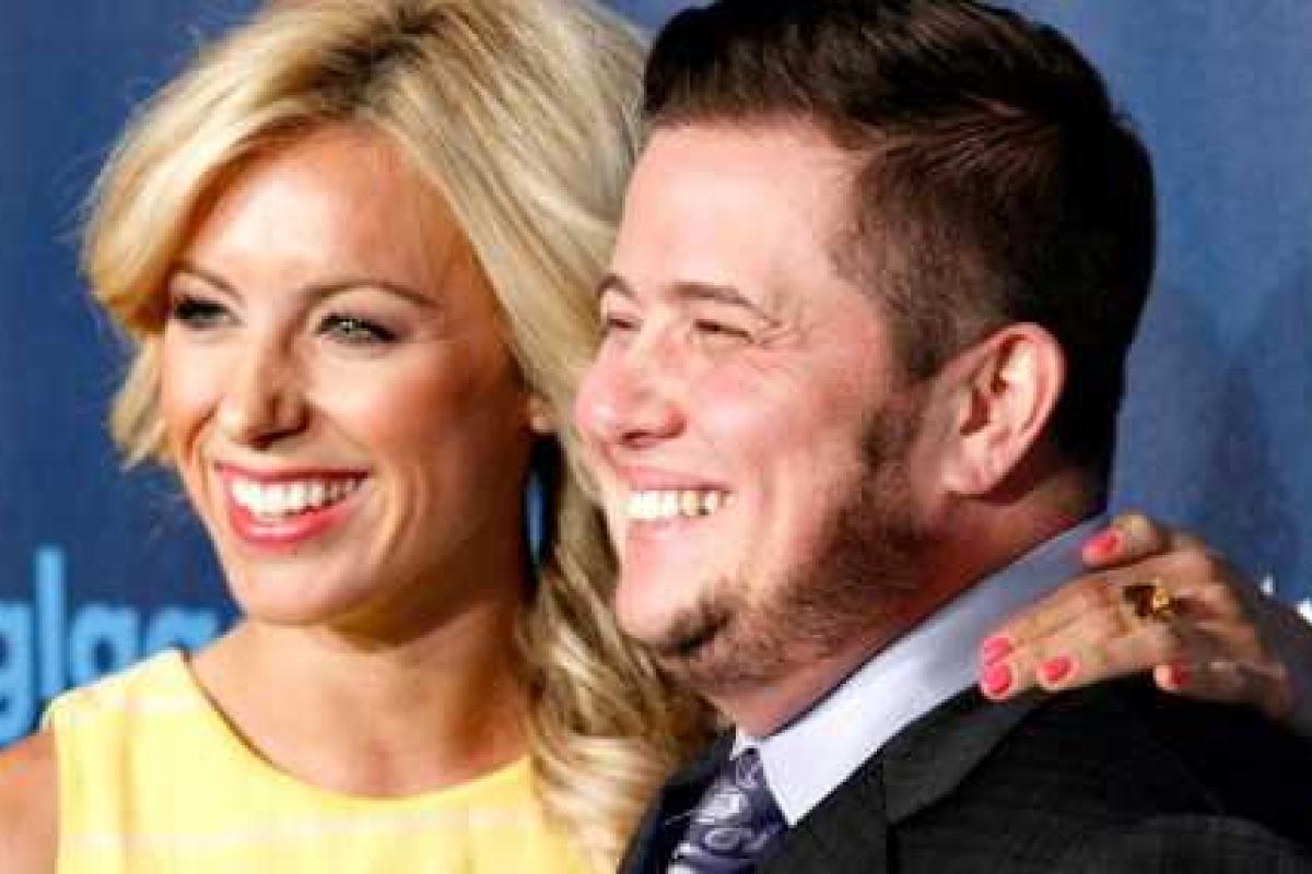 Дочь певицы Шер, ставшая мужчиной, показала публике свою возлюбленную