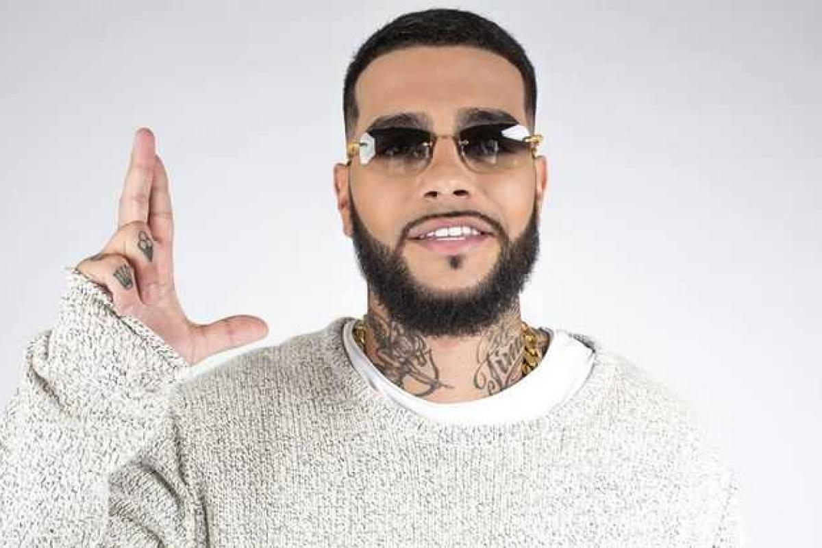 Рэпер Тимати на отдыхе пострадал от зубов тигровой акулы