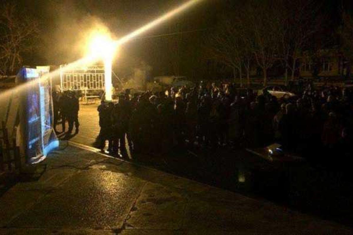 В обесточенный Крым в срочном порядке завезли мобильные телевизоры - для "зомбирования" жителей В обесточенный Крым в срочном порядке завезли мобильные телевизоры - для "зомбирования" жителей