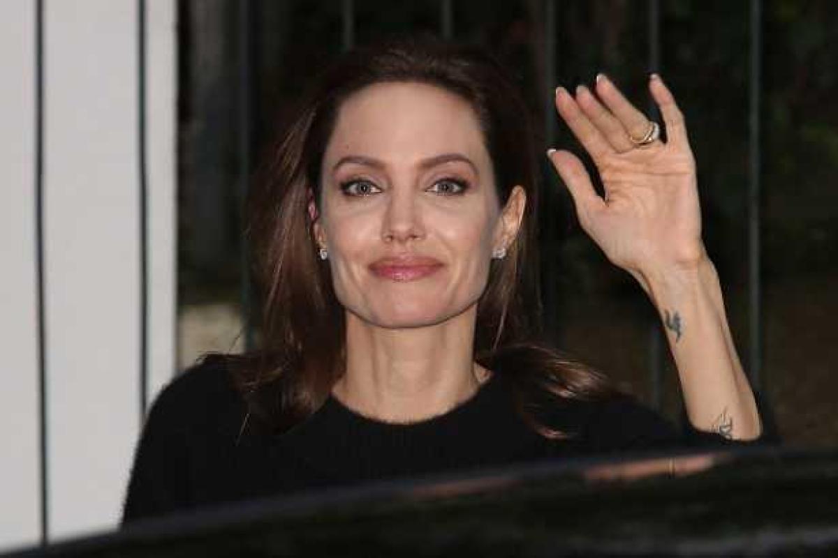 Поклонники Анджелины Джоли разочарованы худобой актрисы