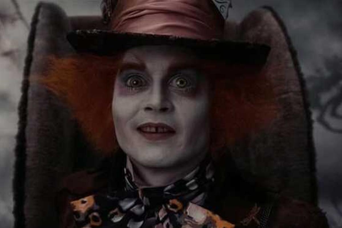 Для любителей кино: опубликованы два тизера к фантастическому фильму "Алиса в Зазеркалье"