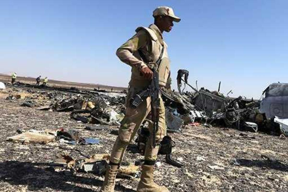 Международный скандал: журнал Charlie Hebdo выпустил номер с карикатурами на авиакатастрофу российского лайнера