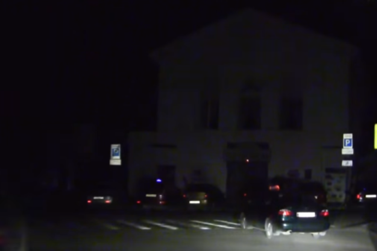 Житель Ялты рассказал и показал, как живется простым крымчанам без света. Видео Житель Ялты рассказал и показал, как живется простым крымчанам без света. Видео