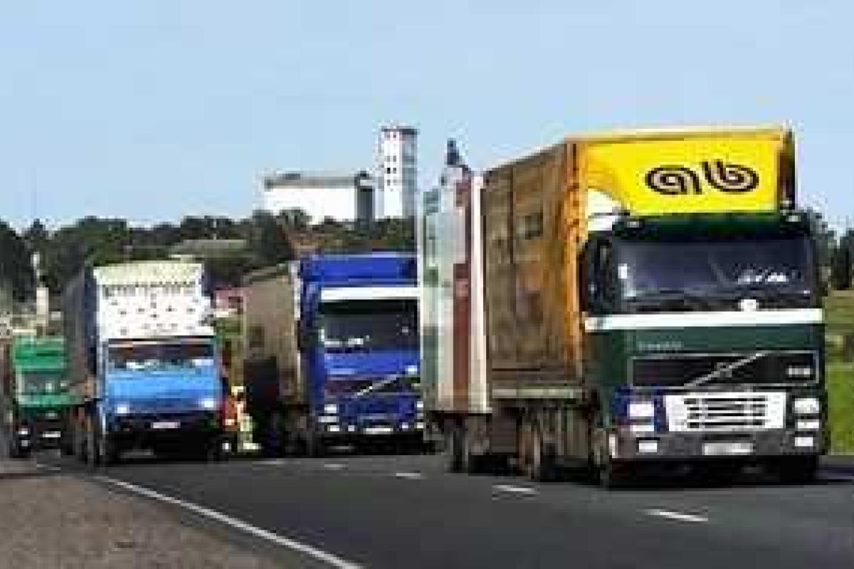 ​В России началось восстание грузовых машин: дальнобойщики проводят акцию протеста. Видео