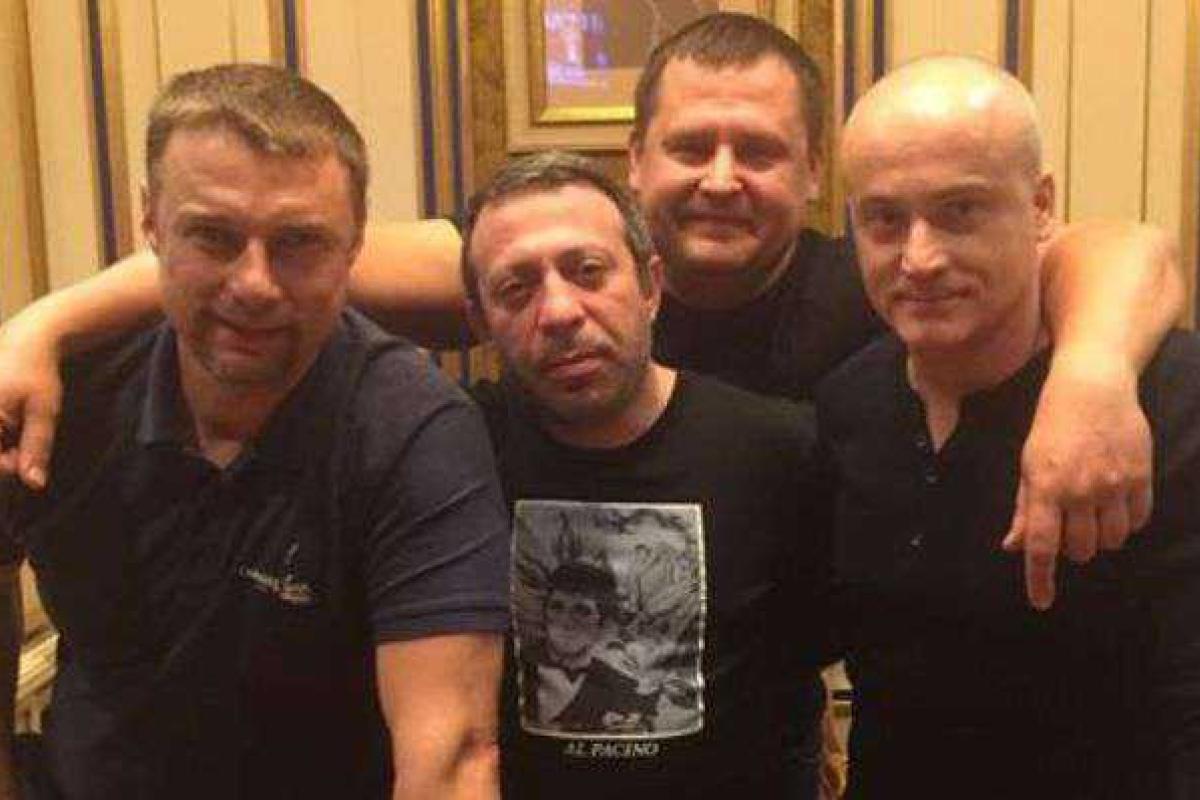 Геннадий Корбан показал в соцсети, как весело он проводит домашний арест 