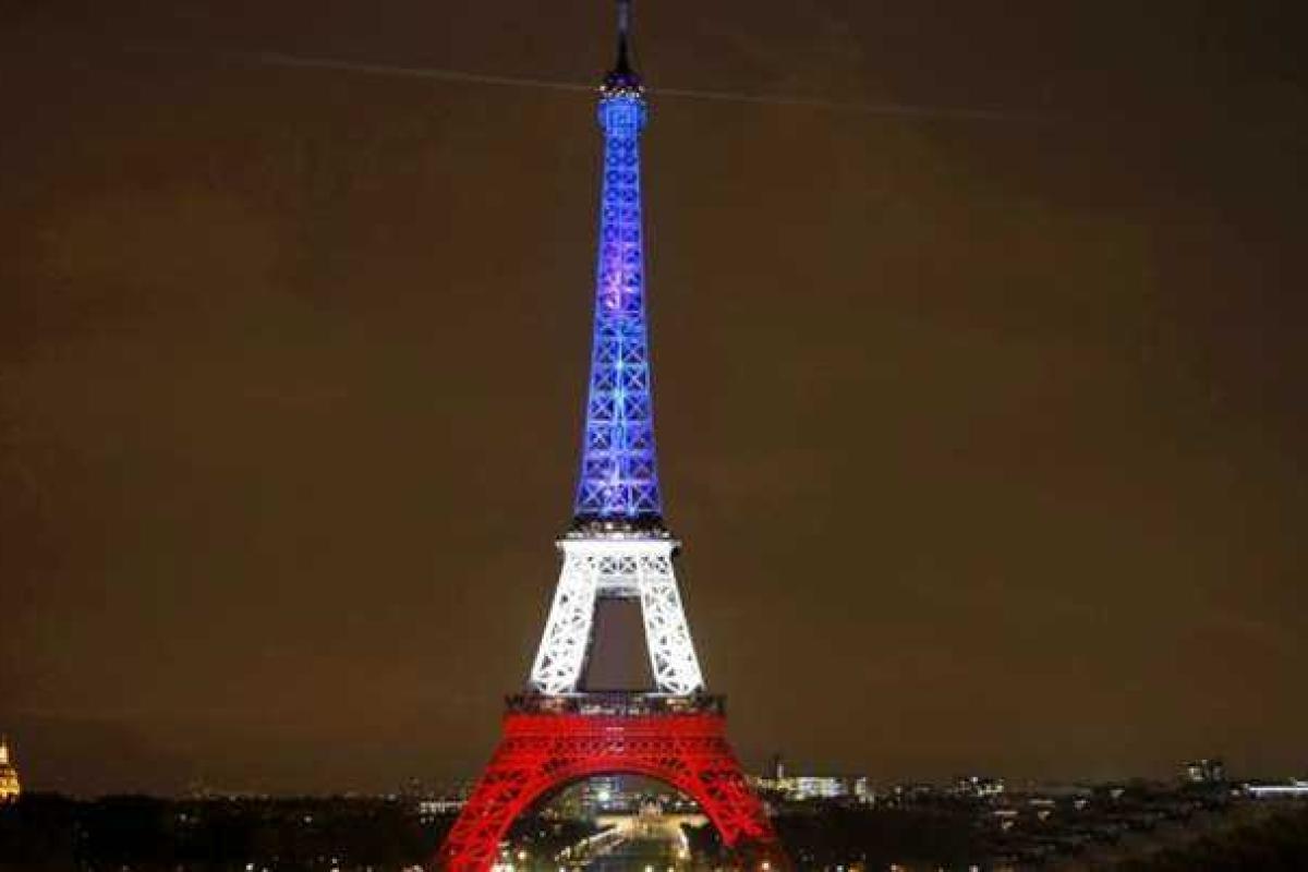 В Париже вновь открыли для посетителей Эйфелеву башню