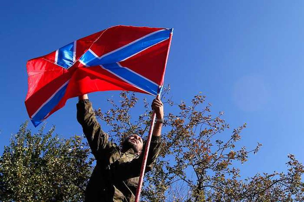 В Сеть попало видео, на котором человек в рясе поет оду "Новороссии" в стиле металл В Сеть попало видео, на котором человек в рясе поет оду "Новороссии" в стиле металл