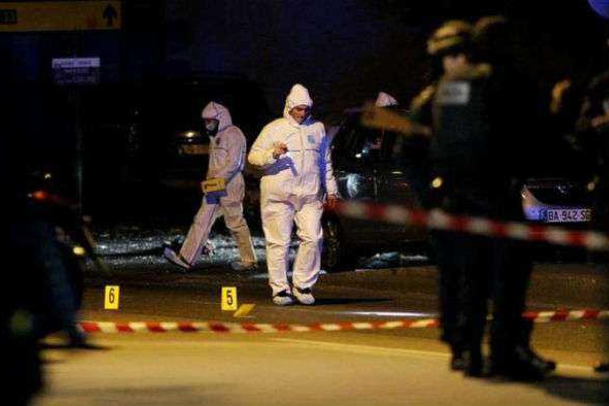 Под Парижем полиция обнаружила автомобиль террористов Под Парижем полиция обнаружила автомобиль террористов