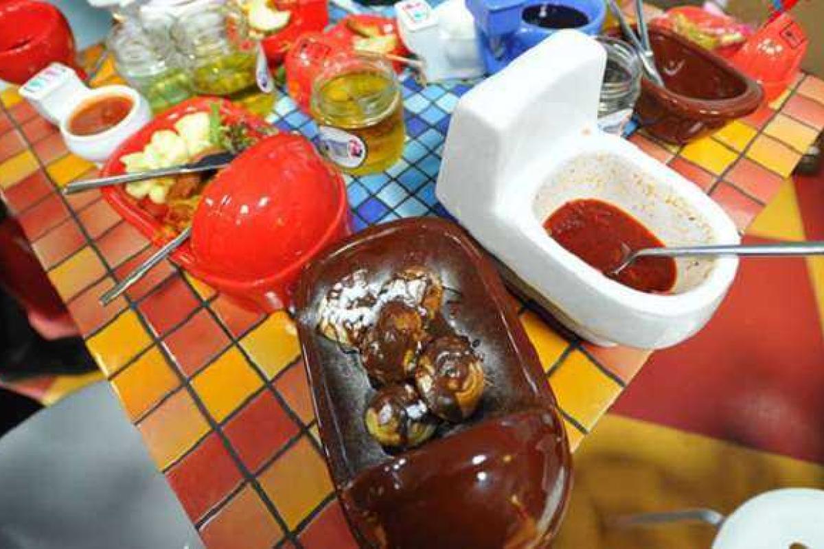 В центре российской столицы открылось кафе с туалетной тематикой