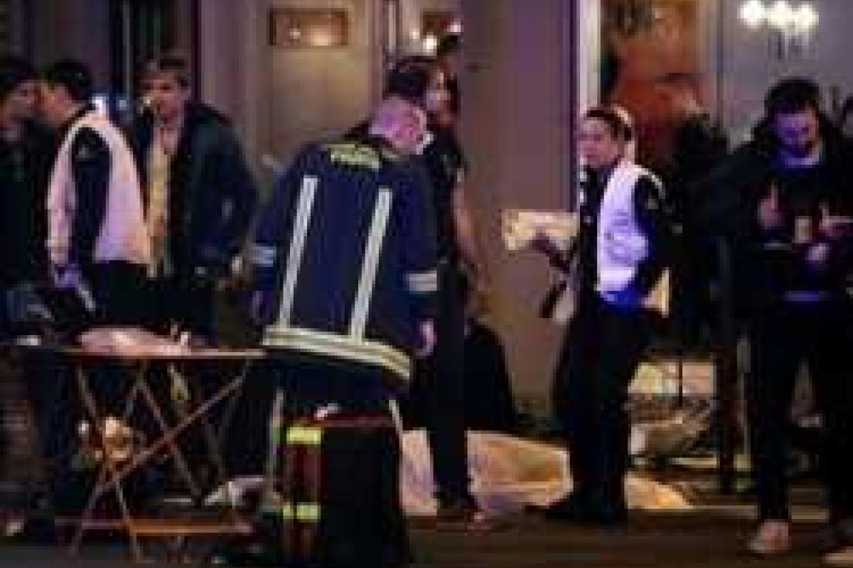 Выжившие очевидцы теракта в Париже: сначала мы подумали, что это запланированная часть шоу