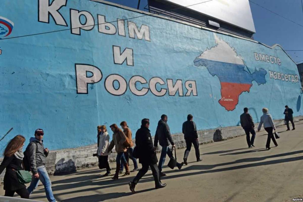 Жители России уже начали просчитывать действия Путина: как он будет возвращать Крым Жители России уже начали просчитывать действия Путина: как он будет возвращать Крым