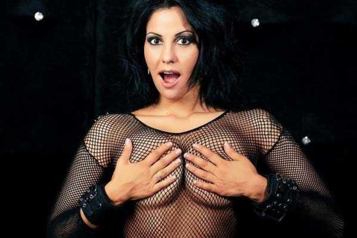 Актрису и экс-звезду шоу "Дом-2" Елену Беркову выгнали из театра