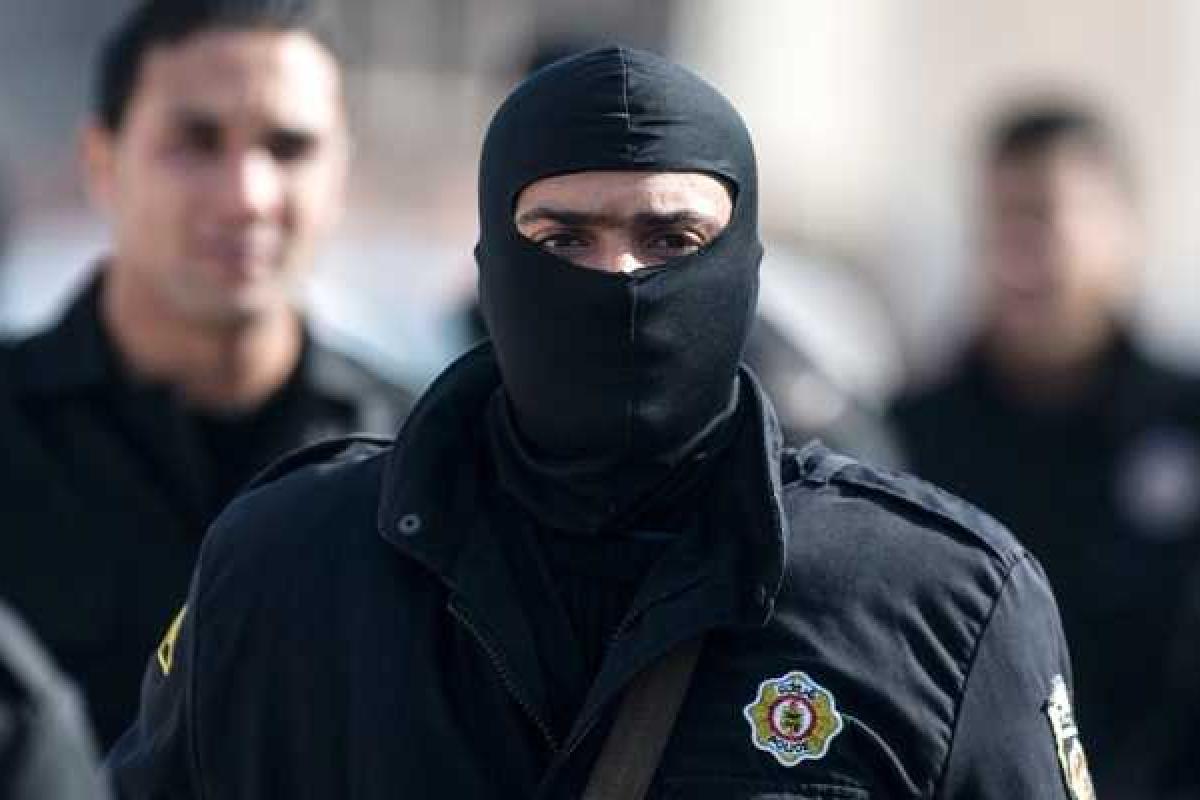 Власти Туниса объявили в стране чрезвычайное положение Власти Туниса объявили в стране чрезвычайное положение