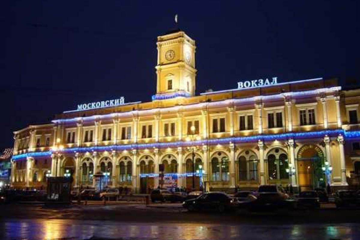 В Питере срочно провели эвакуацию на железнодорожном вокзале - ищут взрывчатку