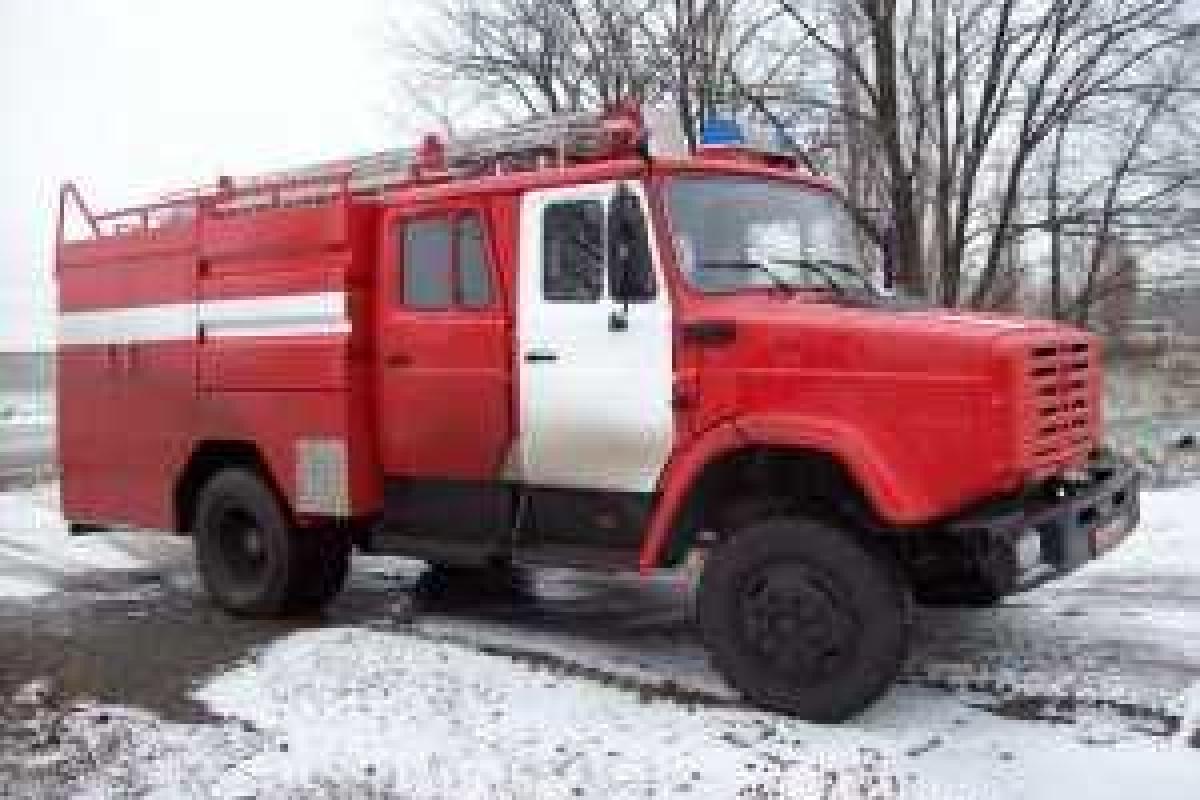 Северодонецкие пожарные ночью тушили огонь в городской девятиэтажке