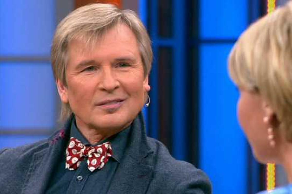 Певец Александр Малинин в день рождения получил от жены шикарный торт