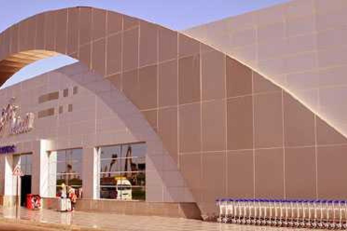 В аэропорт Шарм-эль-Шейх прибыл спецназ для защиты российских туристов 