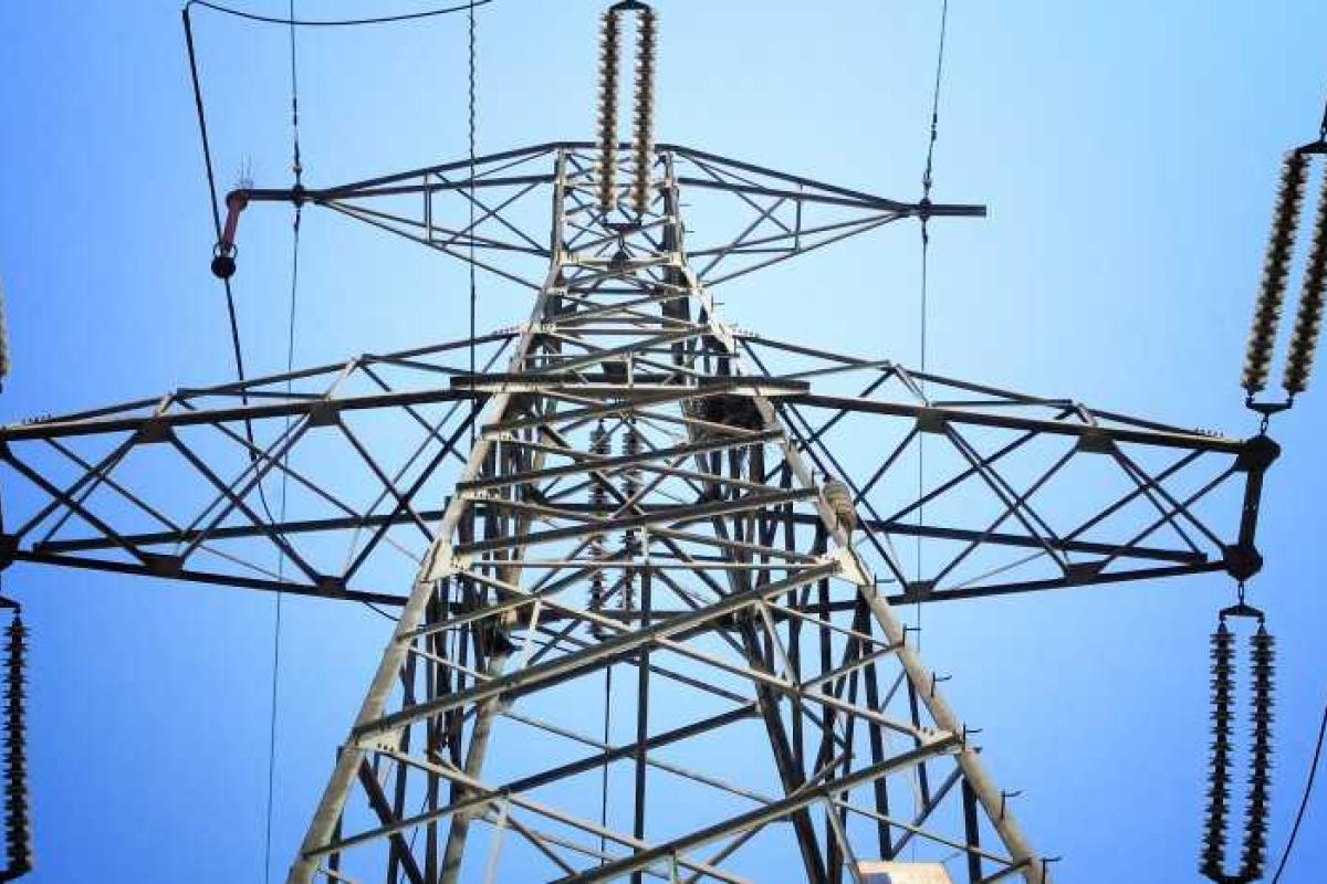 Захарченко решил торговать электроэнергией, продавая ее луганской "республике" Захарченко решил торговать электроэнергией, продавая ее луганской "республике"