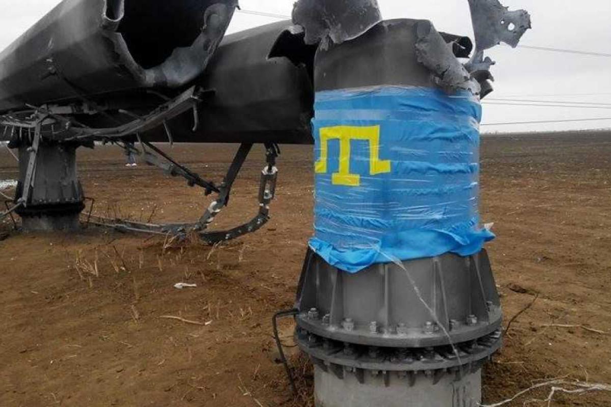 Ремонтная бригада на Херсонщине установила новую железобетонную опору ЛЭП