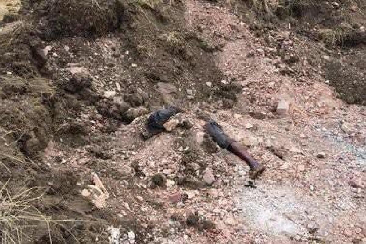 Страшная находка: в Ираке нашли заминированное захоронение жертв, убитых боевиками "ИГ" Страшная находка: в Ираке нашли заминированное захоронение жертв, убитых боевиками "ИГ"