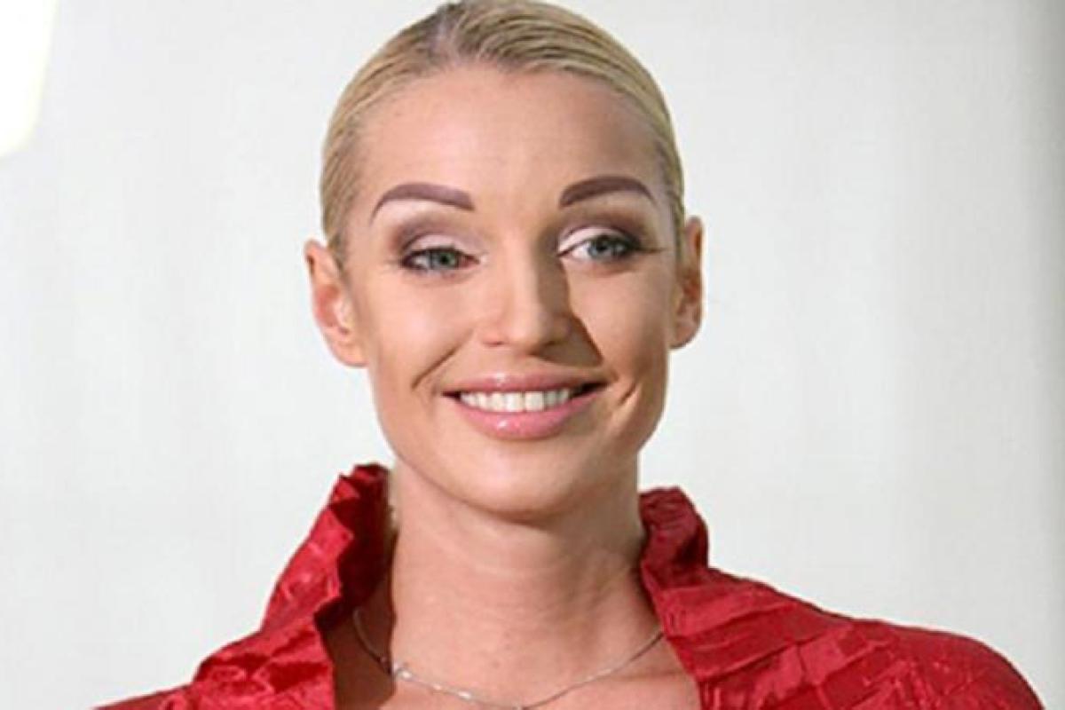 Анастасия Волочкова подарила фанатам очередной шпагат в бикини