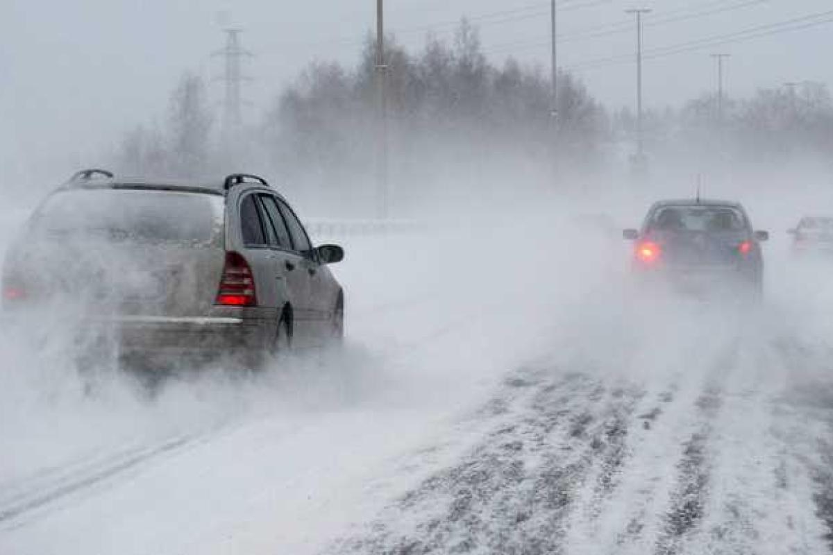 Снегопад в Финляндии: стоят поезда, десятки тысяч жителей остались без связи, радио и электричества Снегопад в Финляндии: стоят поезда, десятки тысяч жителей остались без связи, радио и электричества