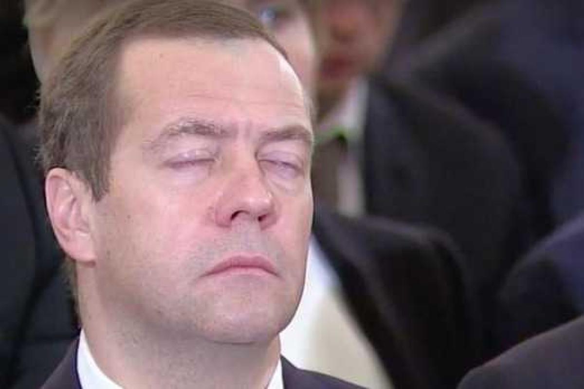 Соцсети шутят: Путин чуть "до смерти" не усыпил зрителей, слушавших его выступление перед Федеральным собранием