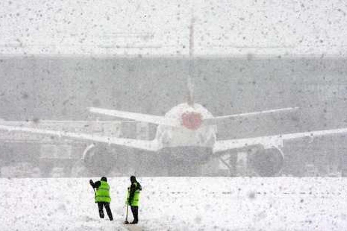 Из-за сильного снегопада в Турции закрываются аэропорты и автодороги Из-за сильного снегопада в Турции закрываются аэропорты и автодороги