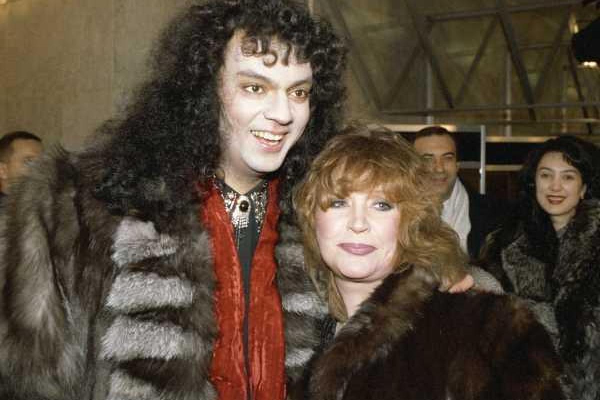 В Сеть попало новое совместное фото Аллы Пугачевой и Филиппа Киркорова В Сеть попало новое совместное фото Аллы Пугачевой и Филиппа Киркорова