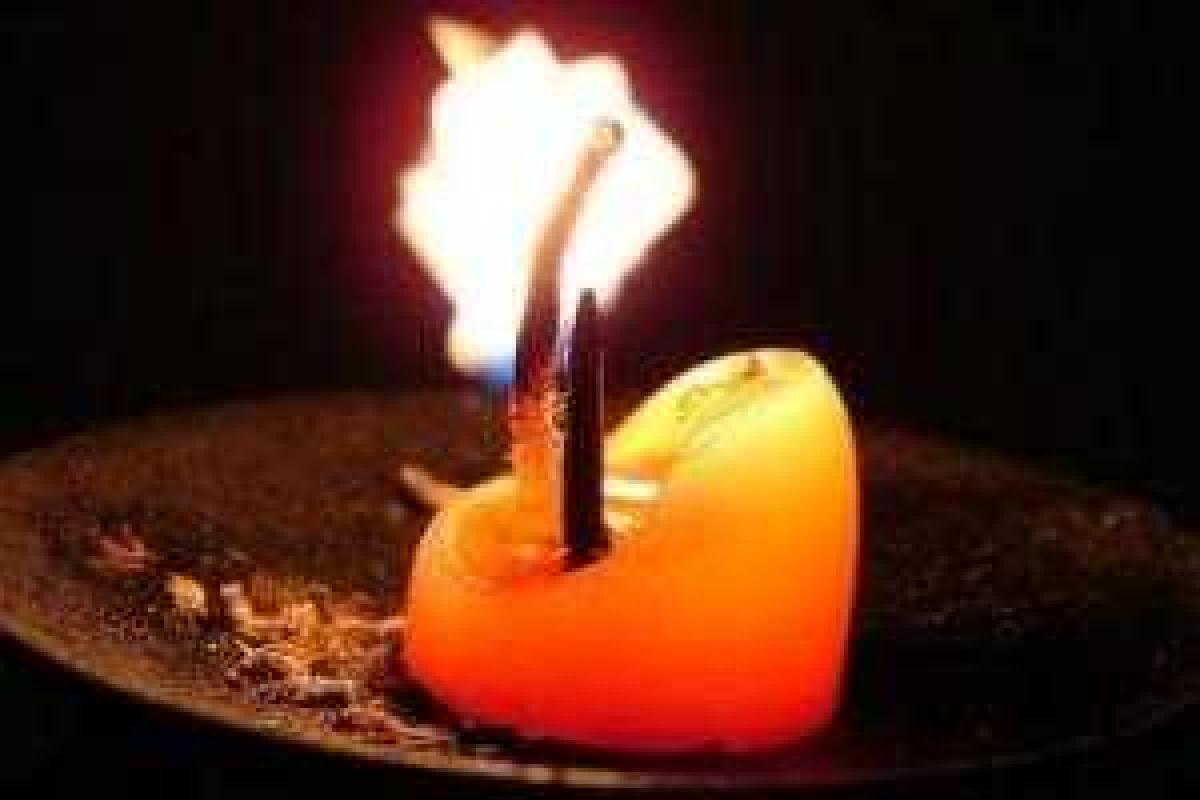 На набережной Ялты появились пункты бесплатной раздачи свечей пенсионерам На набережной Ялты появились пункты бесплатной раздачи свечей пенсионерам