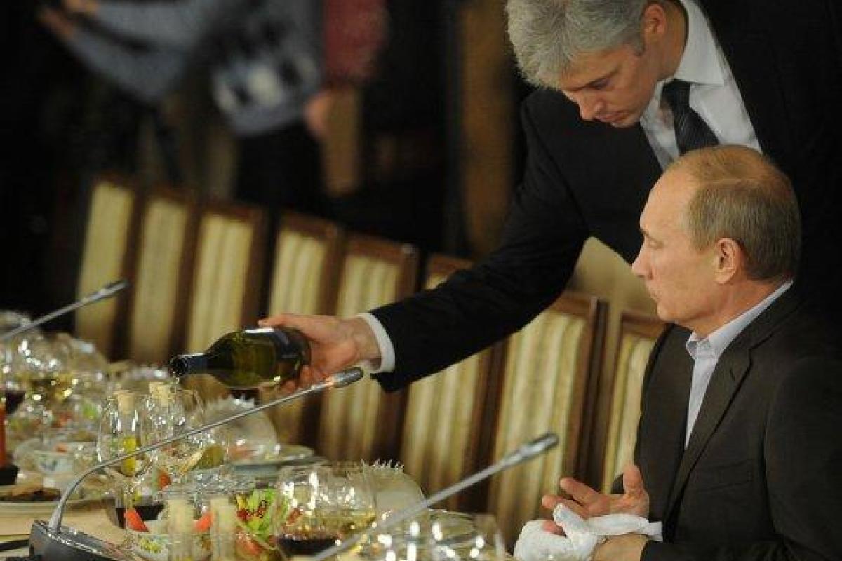В этом году сотрудникам администрации Путина придется "сбрасываться" на новогодний корпоратив В этом году сотрудникам администрации Путина придется "сбрасываться" на новогодний корпоратив