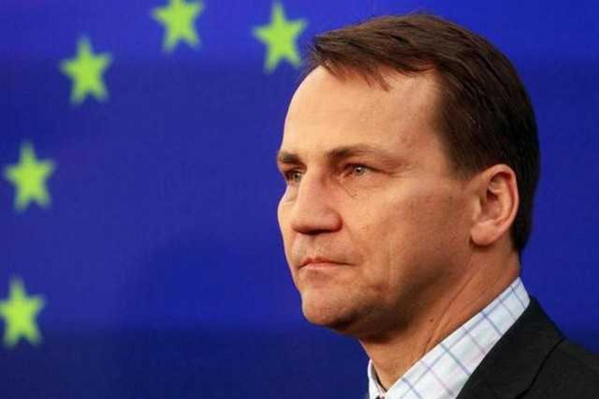 Сикорский: следующие два года будут решающими для Украины