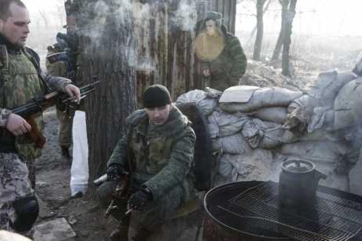 Российско-террористические войска пытаются откинуть силы АТО от Донецка Российско-террористические войска пытаются откинуть силы АТО от Донецка