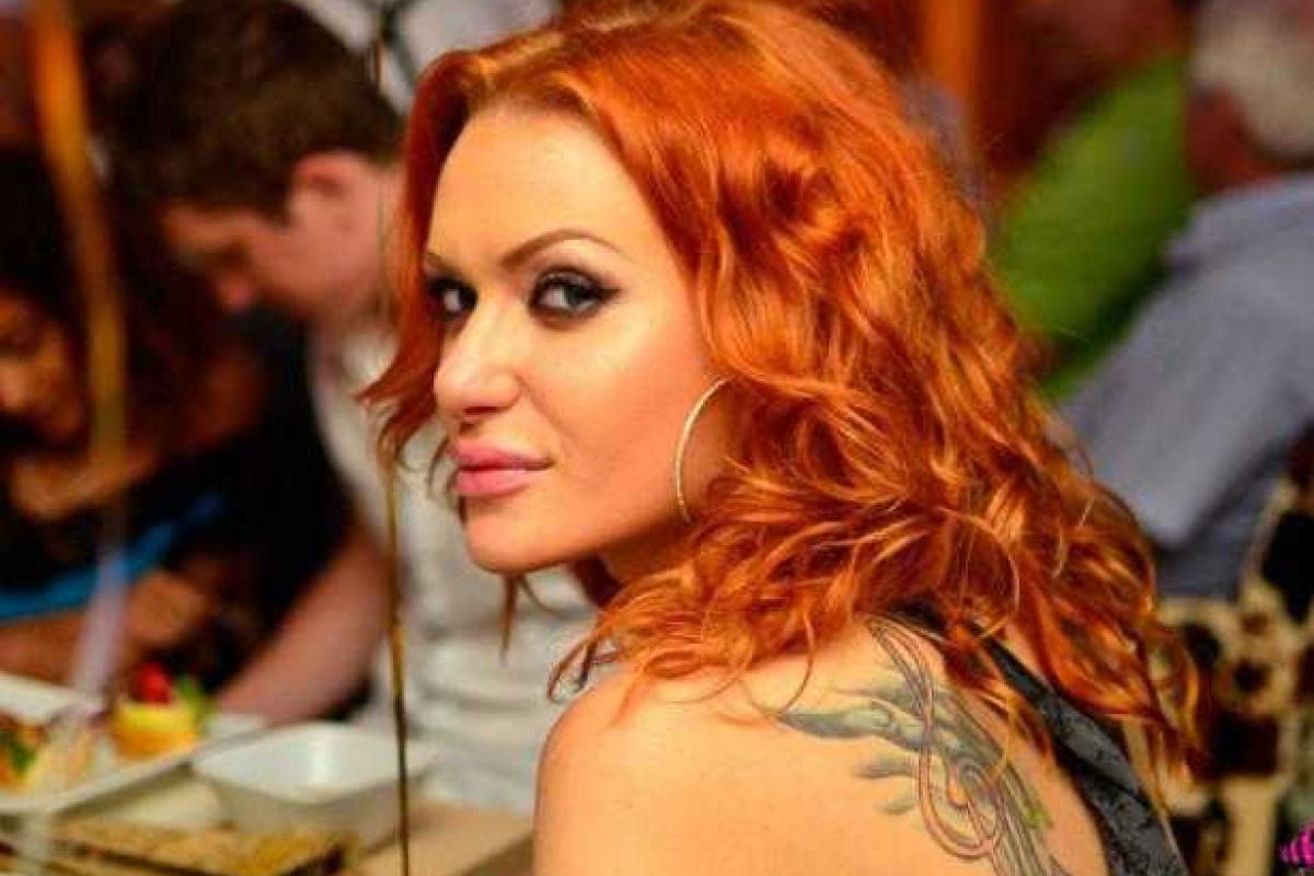 Рыжеволосая Слава из группы "НеАнгелы" родила дочурку Рыжеволосая Слава из группы "НеАнгелы" родила дочурку