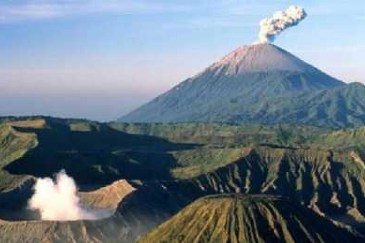 В Японии "проснулся" один из крупнейших вулканов в мире