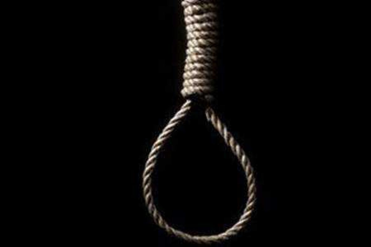 В один день на Луганщине два человека решили добровольно уйти из жизни, повесившись в собственных домах