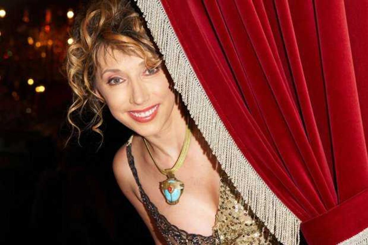 Пародистка Елена Воробьева в Питере лишилась внедорожника и дорогих костюмов