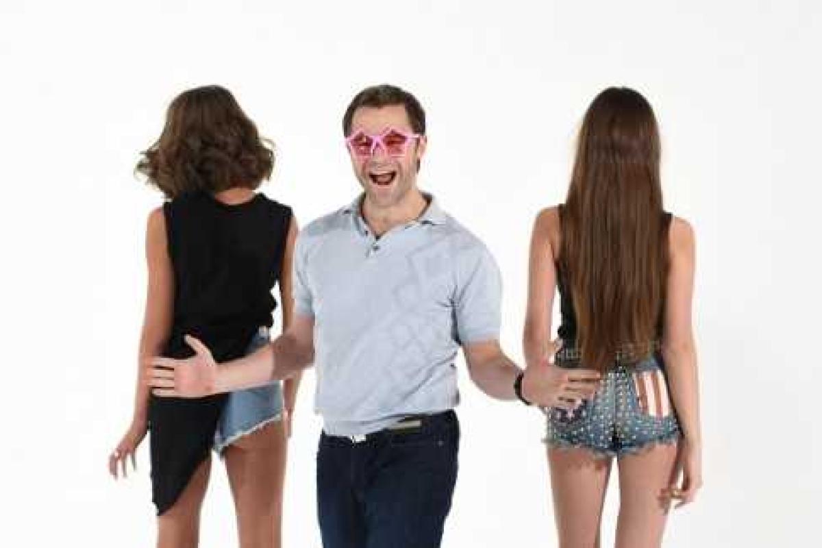 Таинственная группа "KISSлород" выпустила новый видеоклип