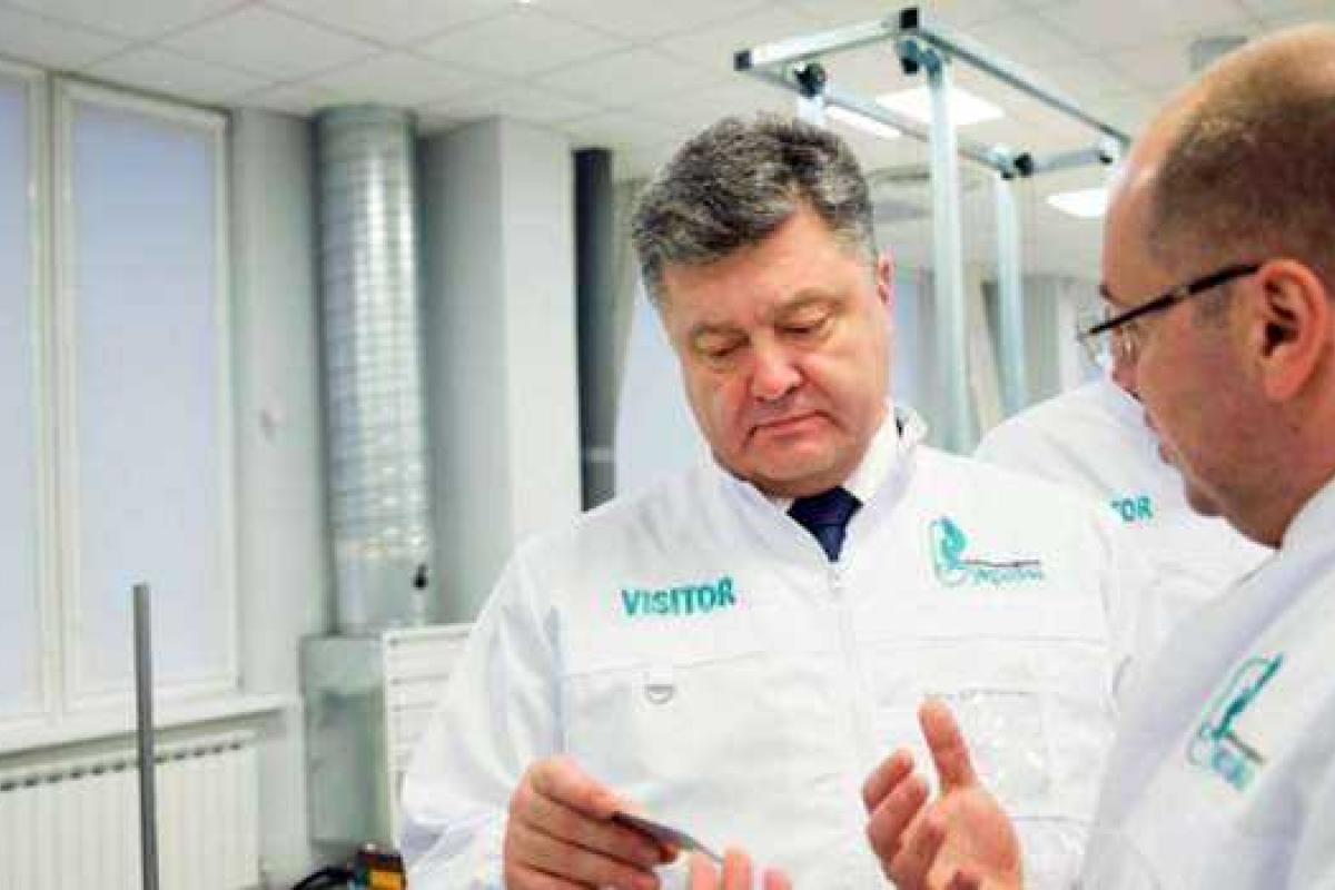 Порошенко озвучил желаемую стоимость новых ID паспортов Порошенко озвучил желаемую стоимость новых ID паспортов