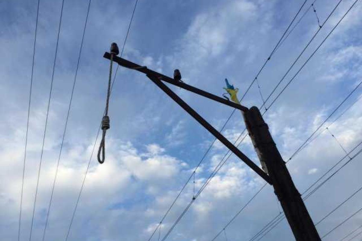 Энергоблокада Крыма продолжается: активисты "ПС" и "Айдара" не дали подключить линию к электричеству Энергоблокада Крыма продолжается: активисты "ПС" и "Айдара" не дали подключить линию к электричеству