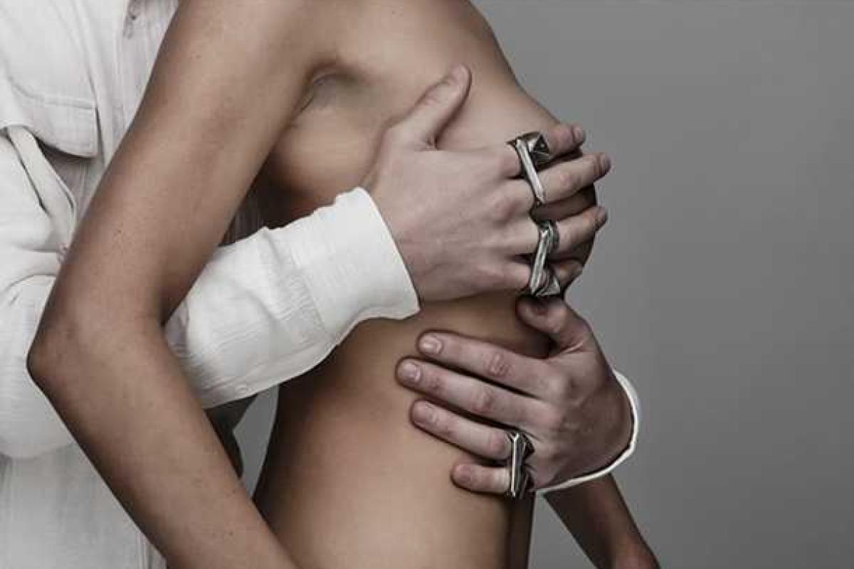 Ювелирный бренд I Love Ugly необычно презентовал коллекцию мужских украшений