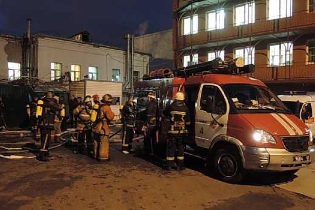 В центре Киева произошел пожар в паркинге, проводилась эвакуация людей В центре Киева произошел пожар в паркинге, проводилась эвакуация людей