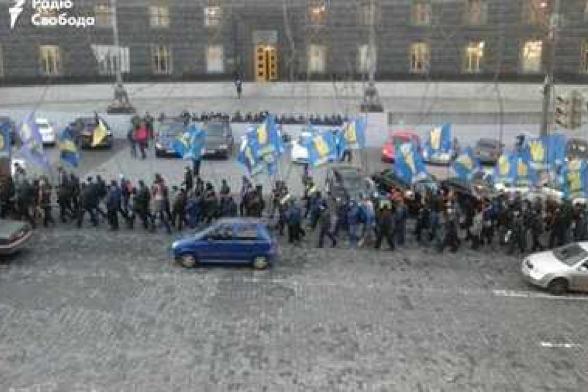 Под стенами Верховной Рады проходит акция с требованием отставки Яценюка
