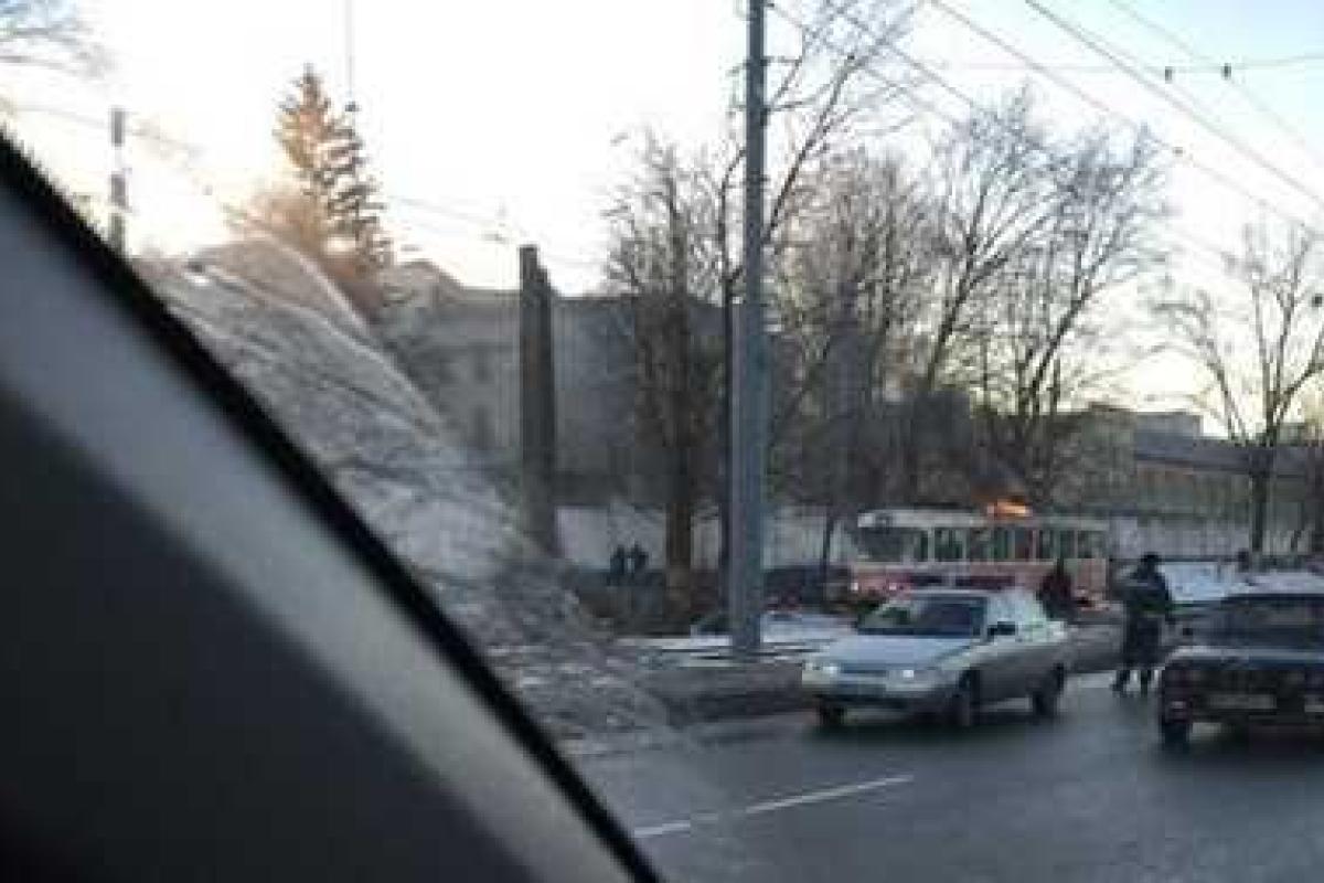 В Харькове прямо во время движения по городу загорелся трамвай В Харькове прямо во время движения по городу загорелся трамвай
