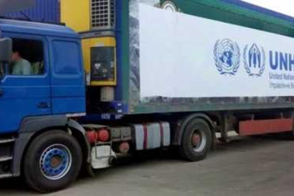 Боевики не пропустили в Луганск грузовики с продуктами и медикаментами от ООН Боевики не пропустили в Луганск грузовики с продуктами и медикаментами от ООН