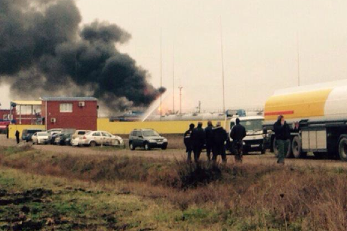 В Краснодарском крае РФ горит нефтеперерабатывающий завод В Краснодарском крае РФ горит нефтеперерабатывающий завод