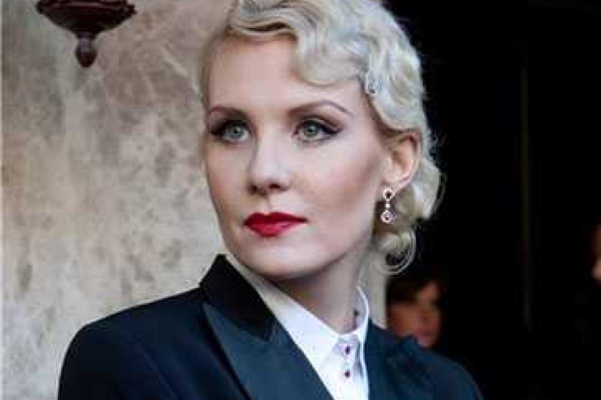 Актриса и режиссер Рената Литвинова поделилась с фанатами селфи Земфиры 